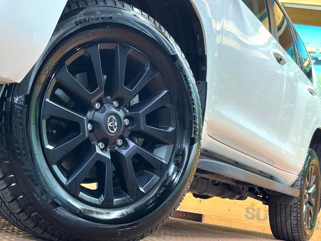 【純正18インチアルミホイール】外観にマッチした純正アルミホイールを装着しております。各種社外アルミホイールや、スタッドレスタイヤも取扱いしております。是非ご相談ください♪