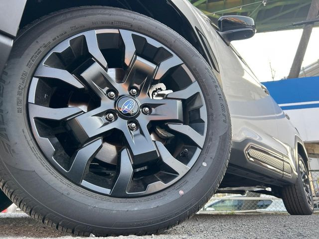 �y����18�C���`�A���~�z�C�[���z�O�ςɃ}�b�`���������A���~�z�C�[���𑕒����Ă���܂��B�e��ЊO�A���~�z�C�[����A�X�^�b�h���X�^�C�����戵�����Ă���܂��B���񂲑��k����������