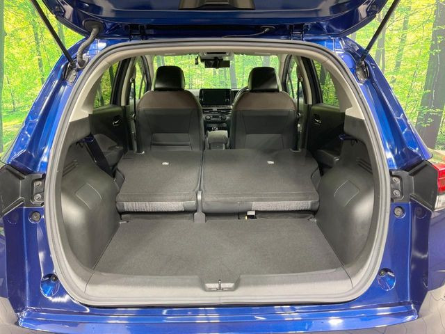 ���i�̂���������ʋ΁A���}���ɏ\���ȉ׎��X�y�[�X���m�ۂ��Ă���܂��B�Z�J���h�V�[�g��|���ƁA�傫�ȉו��̐ύڂ��\�ł���