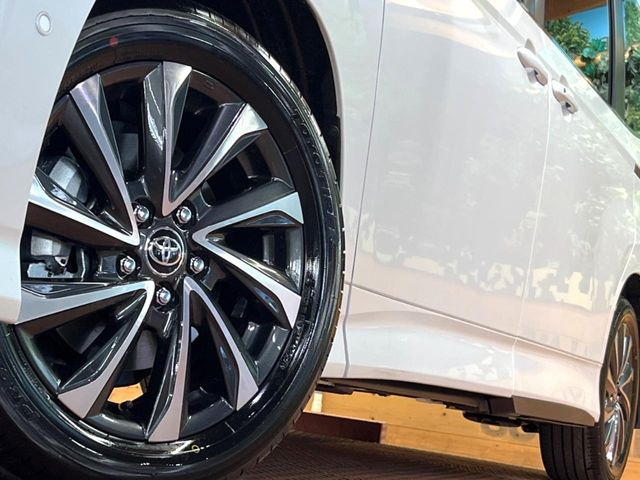 �y����17�C���`�A���~�z�C�[���z�O�ςɃ}�b�`���������A���~�z�C�[���𑕒����Ă���܂��B�e��ЊO�A���~�z�C�[����A�X�^�b�h���X�^�C�����戵�����Ă���܂��B���񂲑��k����������