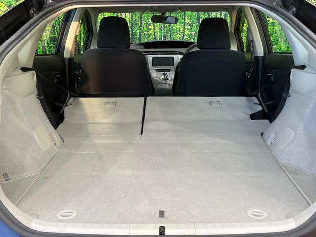 ���i�̂���������ʋ΁A���}���ɏ\���ȉ׎��X�y�[�X���m�ۂ��Ă���܂��B�Z�J���h�V�[�g��|���ƁA�傫�ȉו��̐ύڂ��\�ł���