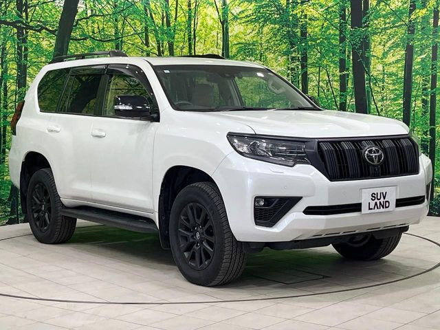 高透明度のガラス皮膜で撥水はもちろん、上質なツヤ・光沢を実現。紫外線や酸性雨から大切な愛車を保護し、色あせ・劣化を防止。「弾スプラッシュコート」、「弾プリミッサコート」からお選びいただけます。