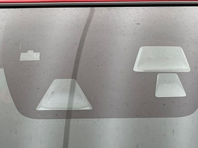 �y�X�}�[�g�u���[�L�T�|�[�g�z���s���ɑO���̎ԗ�����F�����A�Փ˂������Ȏ��͌x��ƃu���[�L�ŏՓˉ���Ɣ�Q�y�����A�V�X�g�B�����S�Ƀh���C�u�����y���݂��������܂��B