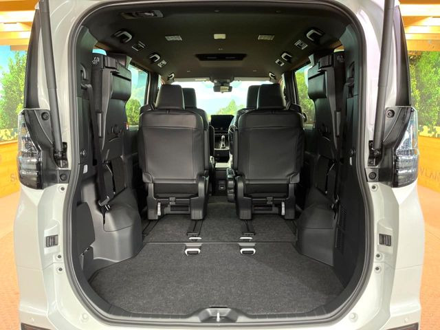 ���i�̂���������ʋ΁A���}���ɏ\���ȉ׎��X�y�[�X���m�ۂ��Ă���܂��B�Z�J���h�V�[�g��|���ƁA�傫�ȉו��̐ύڂ��\�ł���