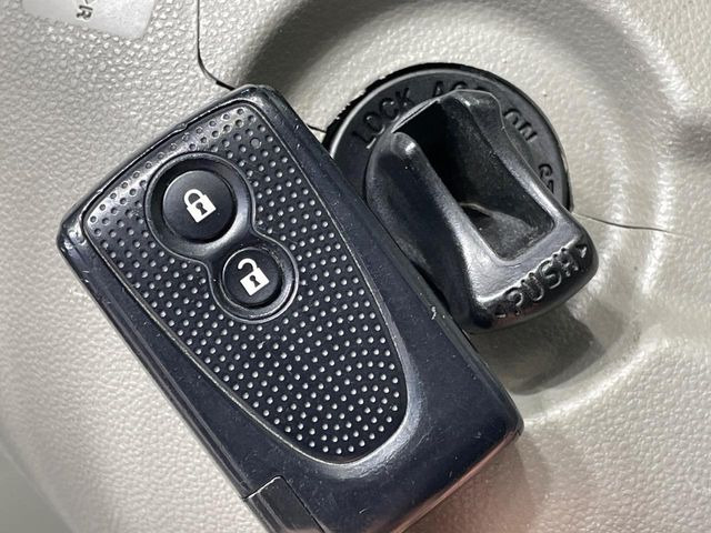 �y�L�[�t���[�V�X�e���z�J�o����|�P�b�g�ɓ��ꂽ�܂܂ł��h�A�̎{���E�������\�ȃX�}�[�g�L�[�𑕔��B�G���W���̃I���E�I�t�����J�M�����o���K�v����������Ƃ��Ă��֗��ł���