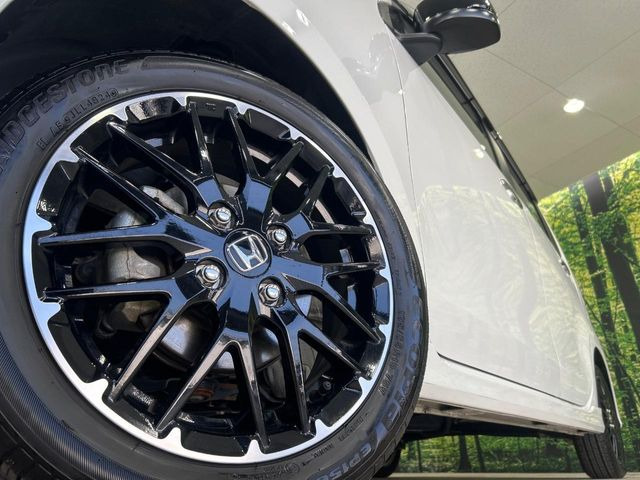 �y����15�C���`�A���~�z�C�[���z�O�ςɃ}�b�`���������A���~�z�C�[���𑕒����Ă���܂��B�e��ЊO�A���~�z�C�[����A�X�^�b�h���X�^�C�����戵�����Ă���܂��B���񂲑��k����������