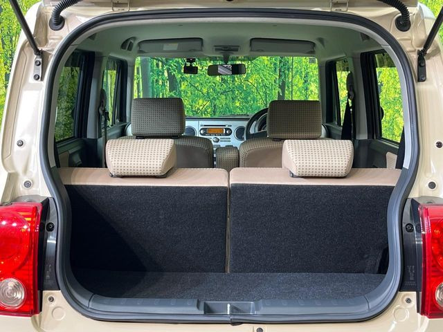 ���i�̂���������ʋ΁A���}���ɏ\���ȉ׎��X�y�[�X���m�ۂ��Ă���܂��B�Z�J���h�V�[�g��|���ƁA�傫�ȉו��̐ύڂ��\�ł���