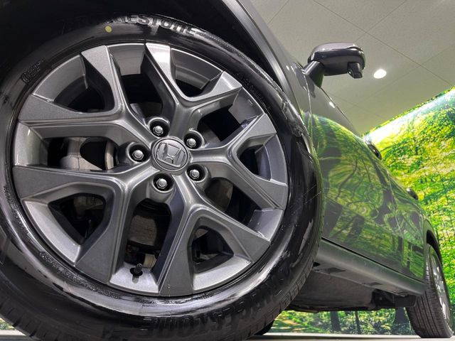 �y����18�C���`�A���~�z�C�[���z�O�ςɃ}�b�`���������A���~�z�C�[���𑕒����Ă���܂��B�e��ЊO�A���~�z�C�[����A�X�^�b�h���X�^�C�����戵�����Ă���܂��B���񂲑��k����������