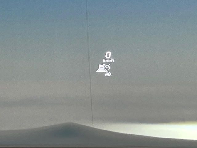 ���w�b�h�A�b�v�f�B�X�v���C:���݂̑��x�⑖�s�����f�W�^���\���ŉ^�]�ȑO���̃K���X�ɓ��e!�^�]���A���������炳���K�v�ȏ����m�F�ł���̂łƂ��Ă��֗��ň��S!