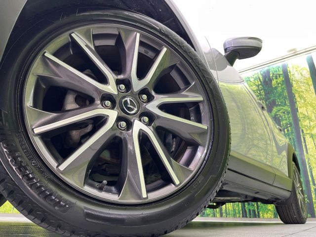 �y����18�C���`�A���~�z�C�[���z�O�ςɃ}�b�`���������A���~�z�C�[���𑕒����Ă���܂��B�e��ЊO�A���~�z�C�[����A�X�^�b�h���X�^�C�����戵�����Ă���܂��B���񂲑��k����������