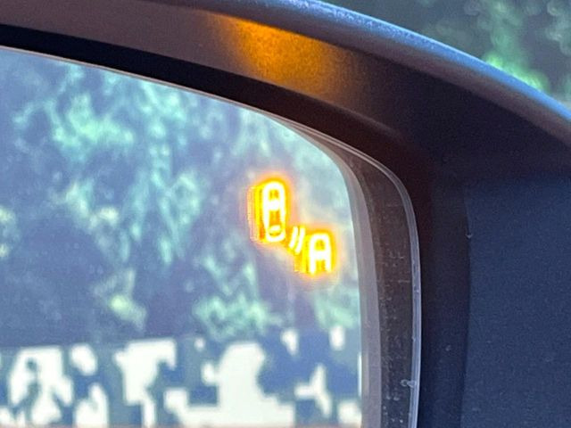 �y�u���C���h�X�|�b�g���j�^�����O�z���s���A�h�A�~���[�̎��p�ɂȂ�₷���ӏ��Ɍ㑱�Ԃ��ڋ߂���ƃT�C�h�~���[�t�߂Ɍx����\���A�h���C�o�[�ɒ��ӊ��N�����Ă���܂��B