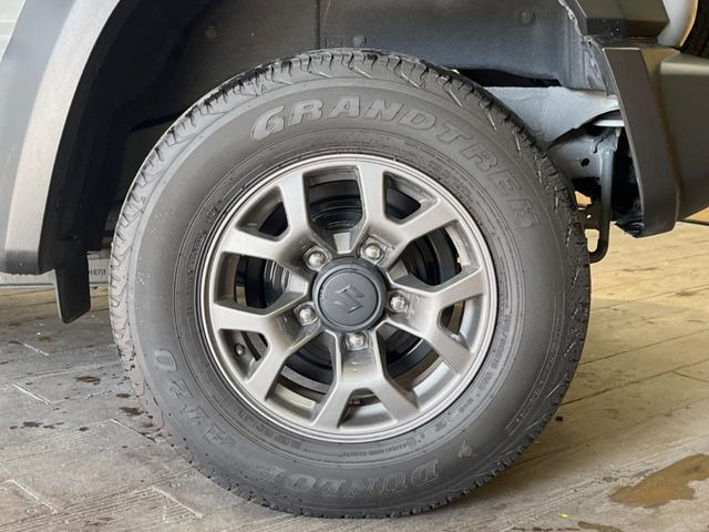 �y����15�C���`�A���~�z�C�[���z�O�ςɃ}�b�`���������A���~�z�C�[���𑕒����Ă���܂��B�e��ЊO�A���~�z�C�[����A�X�^�b�h���X�^�C�����戵�����Ă���܂��B���񂲑��k����������