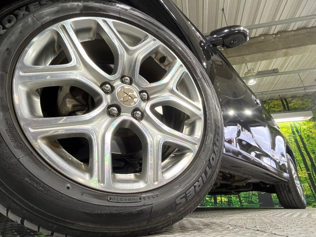 �y����18�C���`�A���~�z�C�[���z�O�ςɃ}�b�`���������A���~�z�C�[���𑕒����Ă���܂��B�e��ЊO�A���~�z�C�[����A�X�^�b�h���X�^�C�����戵�����Ă���܂��B���񂲑��k����������