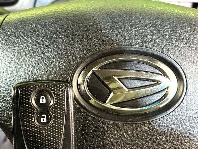 �y�L�[�t���[�V�X�e���z�J�o����|�P�b�g�ɓ��ꂽ�܂܂ł��h�A�̎{���E�������\�ȃX�}�[�g�L�[�𑕔��B�G���W���̃I���E�I�t�����J�M�����o���K�v����������Ƃ��Ă��֗��ł���