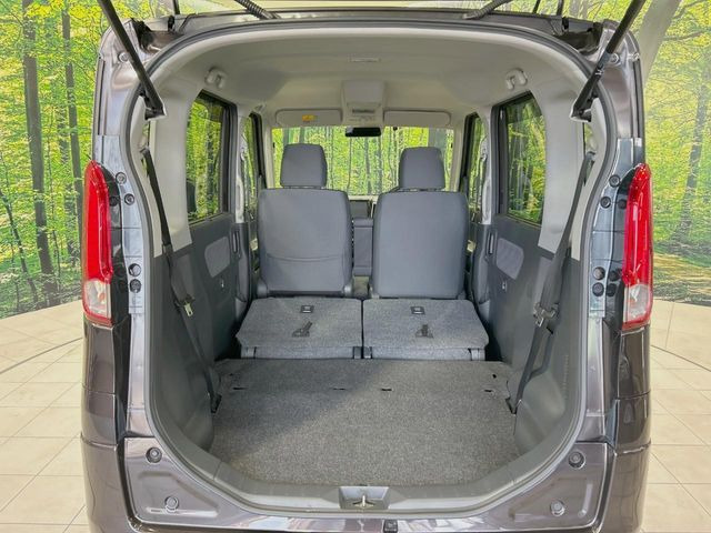 ���i�̂���������ʋ΁A���}���ɏ\���ȉ׎��X�y�[�X���m�ۂ��Ă���܂��B�Z�J���h�V�[�g��|���ƁA�傫�ȉו��̐ύڂ��\�ł���