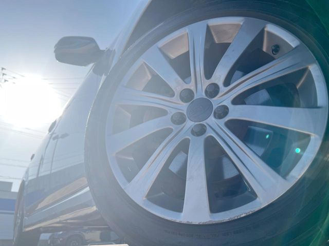 �y����17�C���`�A���~�z�C�[���z�O�ςɃ}�b�`���������A���~�z�C�[���𑕒����Ă���܂��B�e��ЊO�A���~�z�C�[����A�X�^�b�h���X�^�C�����戵�����Ă���܂��B���񂲑��k����������