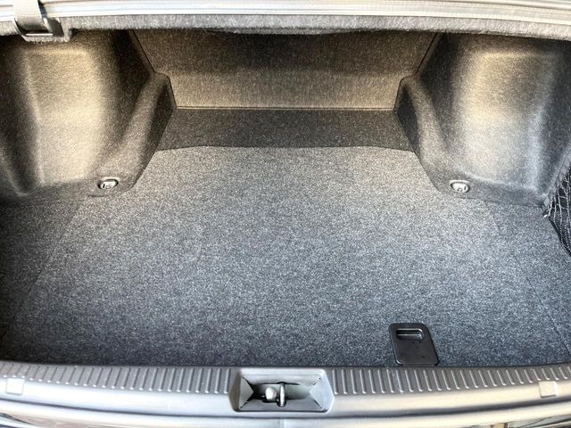 ���i�̂���������ʋ΁A���}���ɏ\���ȉ׎��X�y�[�X���m�ۂ��Ă���܂��B