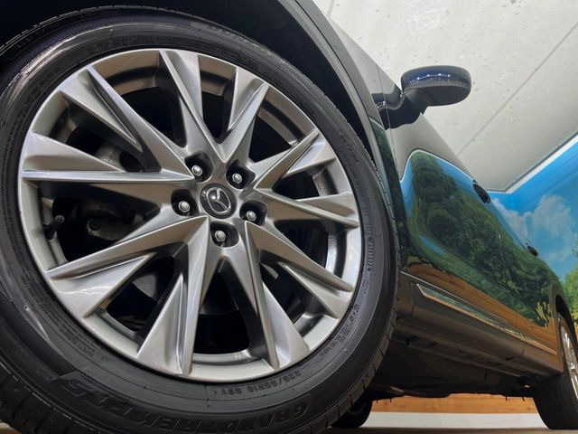 �y�����A���~�z�C�[���z�O�ςɃ}�b�`���������A���~�z�C�[���𑕒����Ă���܂��B�e��ЊO�A���~�z�C�[����A�X�^�b�h���X�^�C�����戵�����Ă���܂��B���񂲑��k����������