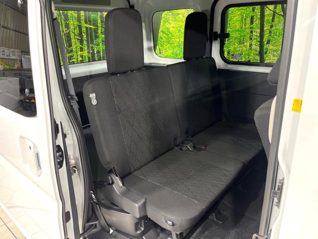 ���i���ȃI���W�i���t���A�}�b�g���I�v�V�����ɂĂ��p�ӂ��Ă���܂��B���D���ȃf�U�C����J���[�����Ԃɍ��킹�đI��ł����������Ƃ��ł��܂���