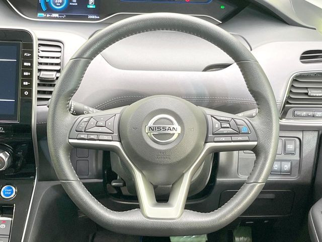 �y�����v�����X�e�A�����O�z�㎿�Ȋv���g�p���邱�ƂŁA��ɂ����������݂ƂĂ��^�]���₷���n���h���ł���