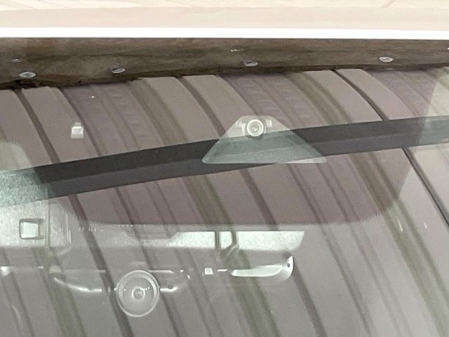 �y�X�}�[�g�u���[�L�T�|�[�g�z���s���ɑO���̎ԗ�����F�����A�Փ˂������Ȏ��͌x��ƃu���[�L�ŏՓˉ���Ɣ�Q�y�����A�V�X�g�B�����S�Ƀh���C�u�����y���݂��������܂��B