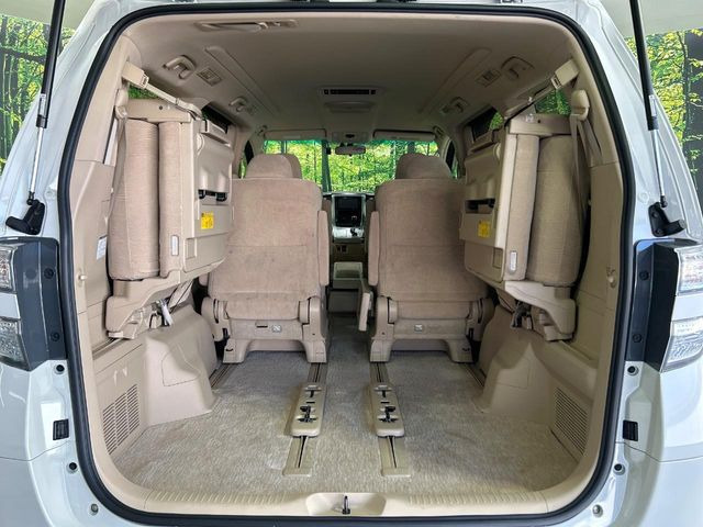 ���i�̂���������ʋ΁A���}���ɏ\���ȉ׎��X�y�[�X���m�ۂ��Ă���܂��B�T�[�h�V�[�g��|���ƁA�傫�ȉו��̐ύڂ��\�ł���