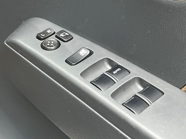 �y�d���i�[�~���[�z�T�C�h�~���[�͓d���i�[���ƂȂ��Ă���A�������ԏ�ł��L�Y�������X�N��}�����܂��B