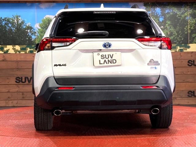 安心の最長10年・走行無制限保証(有償)をご用意。保証内容も充実はもちろん、無料点検&オイル交換や、年中無休の全国・24時間ロードサービスも付帯されておりますのでご安心下さい。