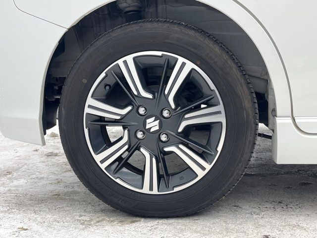 �y����15�C���`�A���~�z�C�[���z�O�ςɃ}�b�`���������A���~�z�C�[���𑕒����Ă���܂��B�e��ЊO�A���~�z�C�[����A�X�^�b�h���X�^�C�����戵�����Ă���܂��B���񂲑��k����������