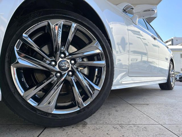 �y�����I�v�V����18�C���`�A���~�z�C�[���z�����I�v�V�����z�C�[���𑕒��B���s���\�̌���ɉ����A�O�ς����X�^�C���b�V���ɂȂ��Ă��܂��B