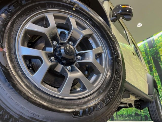 �y����15�C���`�A���~�z�C�[���z�O�ςɃ}�b�`���������A���~�z�C�[���𑕒����Ă���܂��B�e��ЊO�A���~�z�C�[����A�X�^�b�h���X�^�C�����戵�����Ă���܂��B���񂲑��k����������