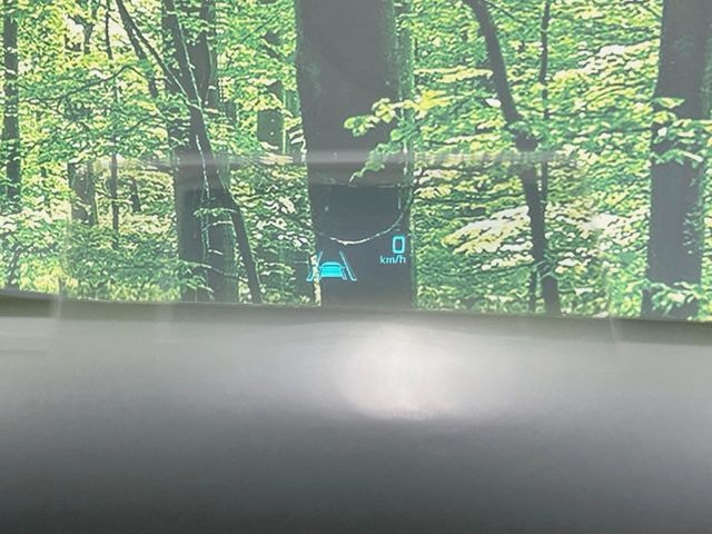 �y�w�b�h�A�b�v�f�B�X�v���C�z���݂̑��x�⑖�s�����f�W�^���\���ŉ^�]�ȑO���̃K���X�ɓ��e!�^�]���A�ڐ������炳���K�v�ȏ����m�F�ł���̂łƂ��Ă��֗��ň��S!