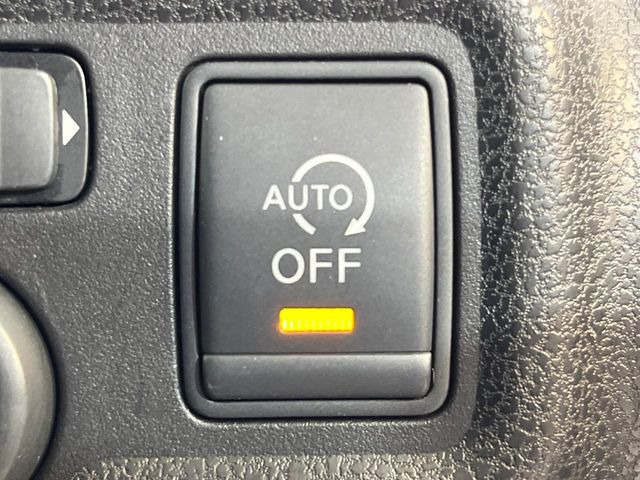 �y�A�C�h�����O�X�g�b�v�z�ԐM����a�؂Œ�Ԃ����ۂɃG���W�����~���A���ʂȔR���̏����}���܂��B�R��������ی�ɂȂ���@�\��G���W���̓u���[�L�𗣂��΍Ďn�����܂��B