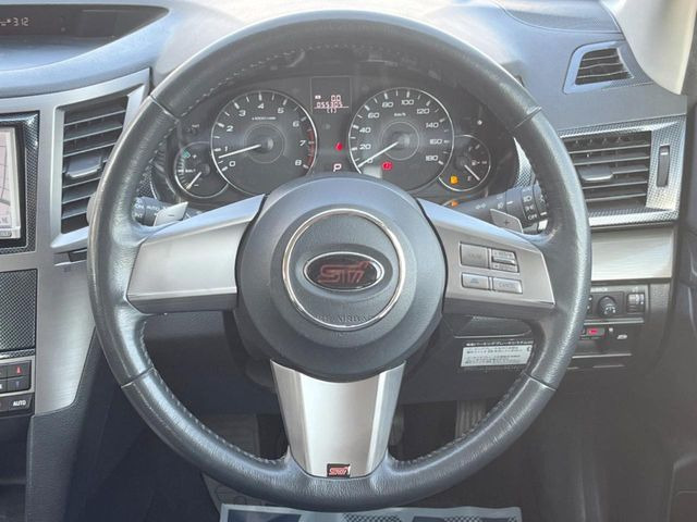 �y�����v�����X�e�A�����O�z�㎿�Ȋv���g�p���邱�ƂŁA��ɂ����������݂ƂĂ��^�]���₷���n���h���ł���