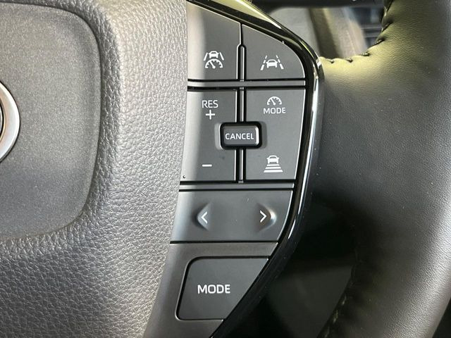 【レーダークルーズコントロール】高速道路での長距離走行が楽に!!自動で速度を保つクルーズコントロールが、衝突軽減システムと連携し、前方の車両を感知して車間を保つように速度調節してくれます!!