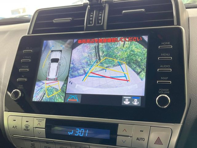 【パノラミックビューモニター】専用のカメラにより、上から見下ろしたような視点で360度クルマの周囲を確認することができます☆死角部分も確認しやすく、狭い場所での切り返しや駐車もスムーズに行えます。