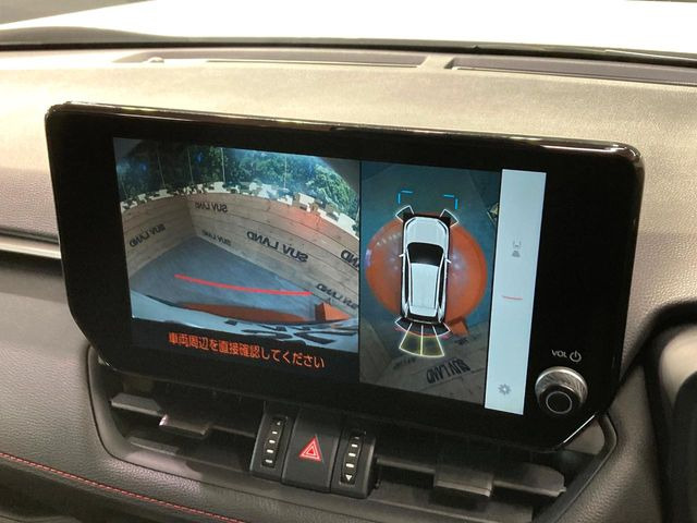 【パノラミックビューモニター】専用のカメラにより、上から見下ろしたような視点で360度クルマの周囲を確認することができます☆死角部分も確認しやすく、狭い場所での切り返しや駐車もスムーズに行えます。