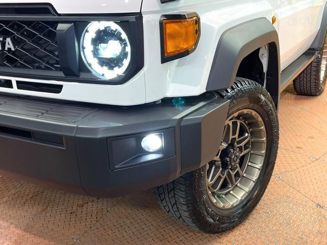 �yLED�w�b�h���C�g�z���V����ԑ��s�����ǍD�Ȏ��E���m�ۂ����S���ĉ^�]�ł��鍂�P�xLED�w�b�h���C�g�𑕔�!�_�����x�������A����d�͂��}�����Ă��܂��B