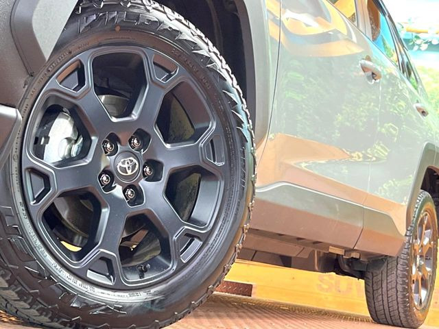 �y����18�C���`�A���~�z�C�[���z�O�ςɃ}�b�`���������A���~�z�C�[���𑕒����Ă���܂��B�e��ЊO�A���~�z�C�[����A�X�^�b�h���X�^�C�����戵�����Ă���܂��B���񂲑��k����������