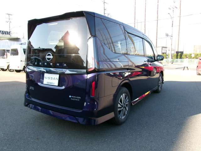 セレナ1.4 e-4ORCE ハイウェイスターV 4WD