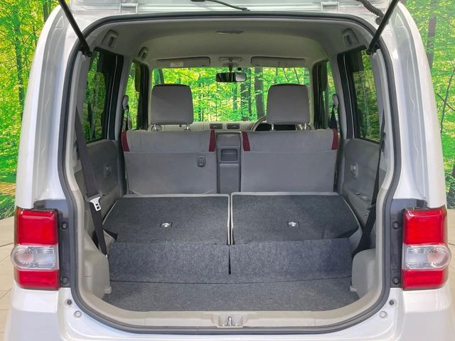 ���i�̂���������ʋ΁A���}���ɏ\���ȉ׎��X�y�[�X���m�ۂ��Ă���܂��B�Z�J���h�V�[�g��|���ƁA�傫�ȉו��̐ύڂ��\�ł���