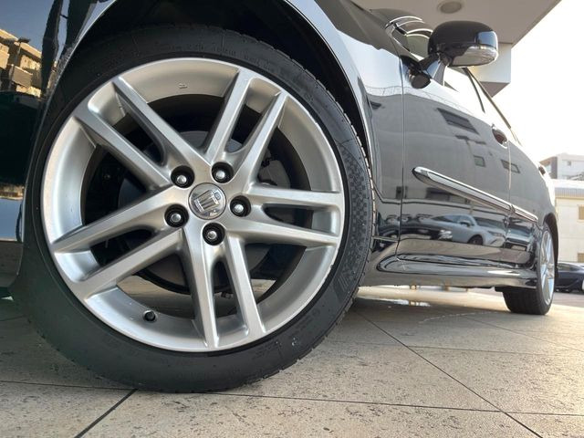 �y����18�C���`�A���~�z�C�[���z�O�ςɃ}�b�`���������A���~�z�C�[���𑕒����Ă���܂��B�e��ЊO�A���~�z�C�[����A�X�^�b�h���X�^�C�����戵�����Ă���܂��B���񂲑��k����������