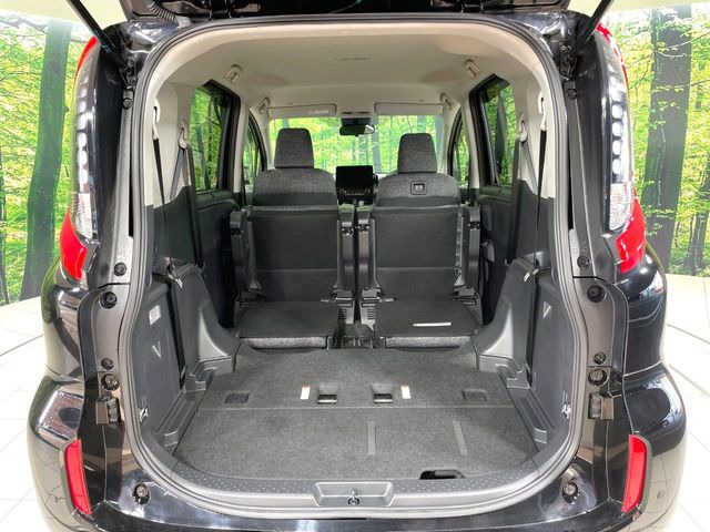 ���i�̂���������ʋ΁A���}���ɏ\���ȉ׎��X�y�[�X���m�ۂ��Ă���܂��B�Z�J���h�V�[�g��|���ƁA�傫�ȉו��̐ύڂ��\�ł���