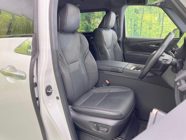 運転席シート廻りは使用感も少なく、良好な状態となっています。前オーナー様が丁寧に使っていたことがよくわかりますね。