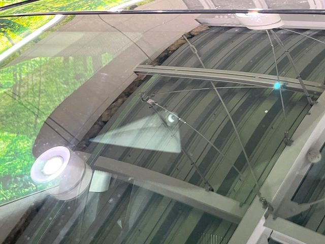 �y�C���e���W�F���g�G�}�[�W�F���V�[�u���[�L�z�t�����g�J�����őO���̎ԗ�����s�҂����m�B�Փ˂������Ȏ��͏Փ˔�Q�y���u���[�L���쓮�A�Փˉ�����T�|�[�g�B�����S�Ƀh���C�u�����y���݂��������܂��B