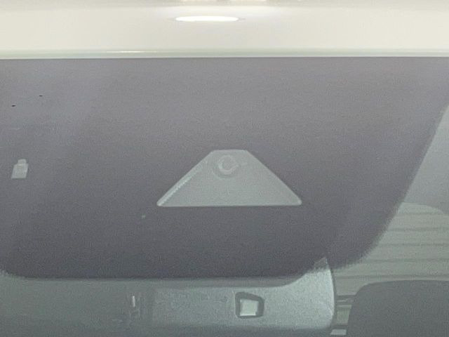 �yi-ACTIVESENSE�z���s���ɑO���̎ԗ�����F�����A�Փ˂������Ȏ��͌x��ƃu���[�L�ŏՓˉ���Ɣ�Q�y�����A�V�X�g�B�����S�Ƀh���C�u�����y���݂��������܂��B