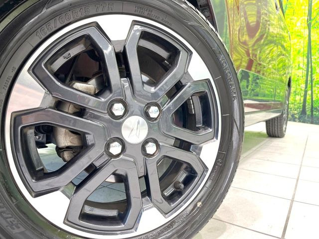 �y����15�C���`�A���~�z�C�[���z�O�ςɃ}�b�`���������A���~�z�C�[���𑕒����Ă���܂��B�e��ЊO�A���~�z�C�[����A�X�^�b�h���X�^�C�����戵�����Ă���܂��B���񂲑��k����������