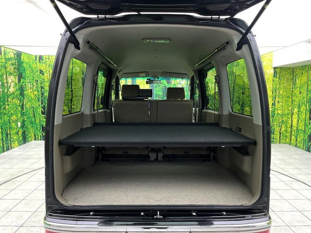 ���i�̂���������ʋ΁A���}���ɏ\���ȉ׎��X�y�[�X���m�ۂ��Ă���܂��B�Z�J���h�V�[�g��|���ƁA�傫�ȉו��̐ύڂ��\�ł���