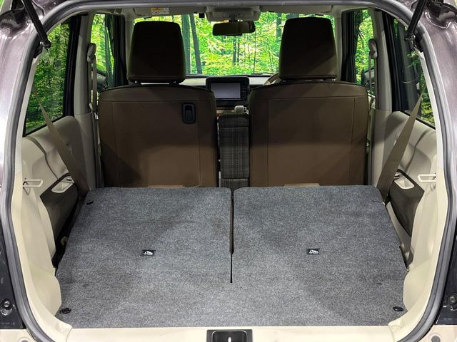 ���i�̂���������ʋ΁A���}���ɏ\���ȉ׎��X�y�[�X���m�ۂ��Ă���܂��B�Z�J���h�V�[�g��|���ƁA�傫�ȉו��̐ύڂ��\�ł���