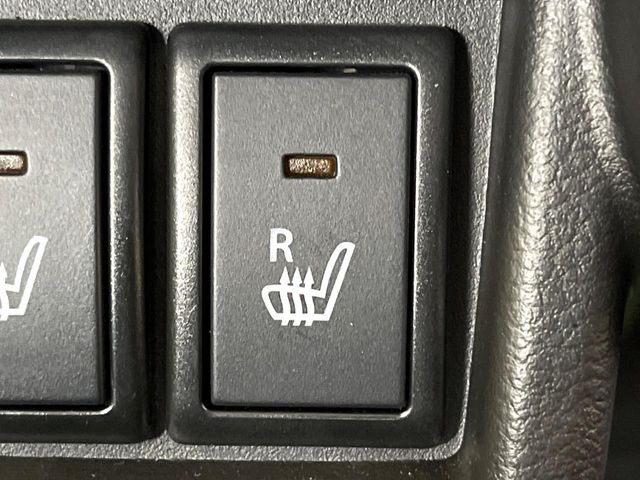 【シートヒーター】寒い日に重宝するシートヒーター!エアコンより早く温まってくれるので寒がりの人も安心ですね♪エアコンの温風は乾燥するから苦手、という方にもをおすすめです。